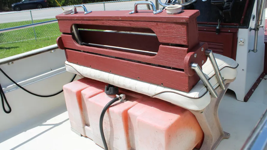 Center console seating and fuel tank on a 1982 Boston Whaler 17 Montauk, showcasing classic design and functionality for boating enthusiasts.
