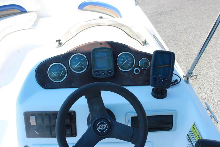 2012-hurricane-sundeck-sport-232-ob-power-10250120-20260713064535585-3.jpg