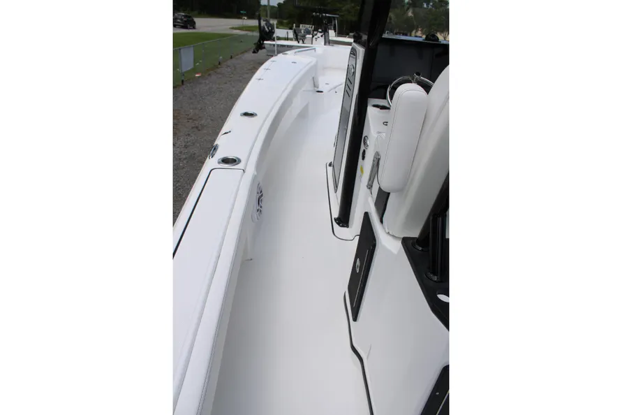 2027-blazer-bay-makaira-2800-power-10235361-20260629134450521-3.jpg