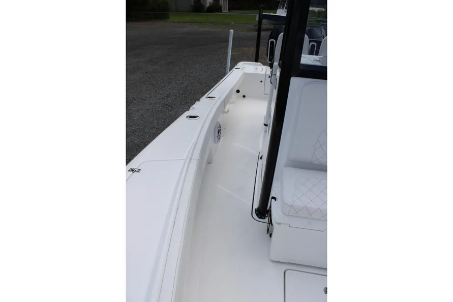 2027-blazer-bay-makaira-2800-power-10235361-20260629134455074-3.jpg