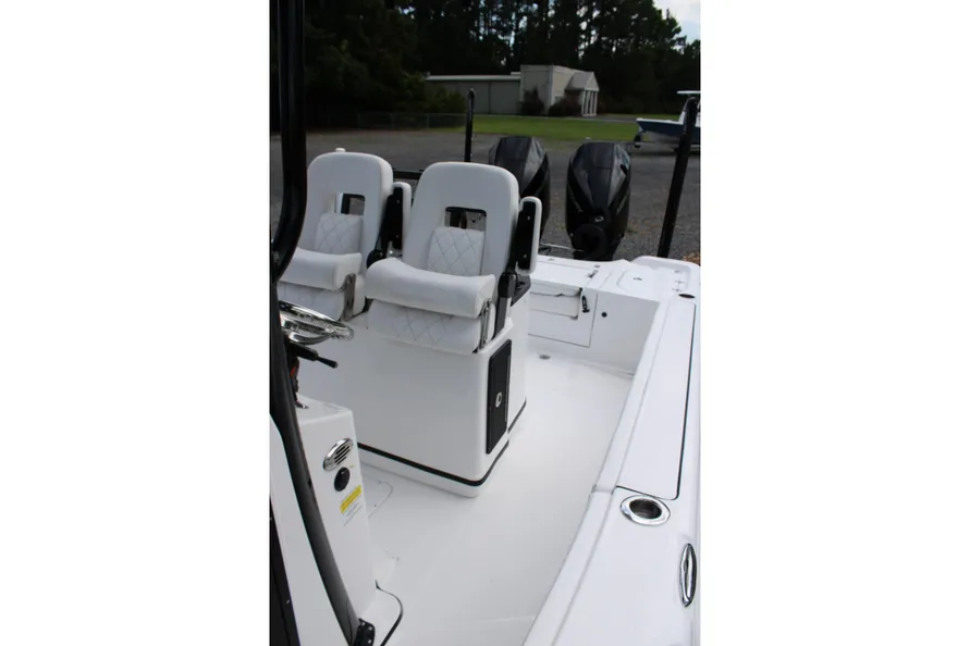 2027-blazer-bay-makaira-2800-power-10235361-20260629134456623-1.jpg